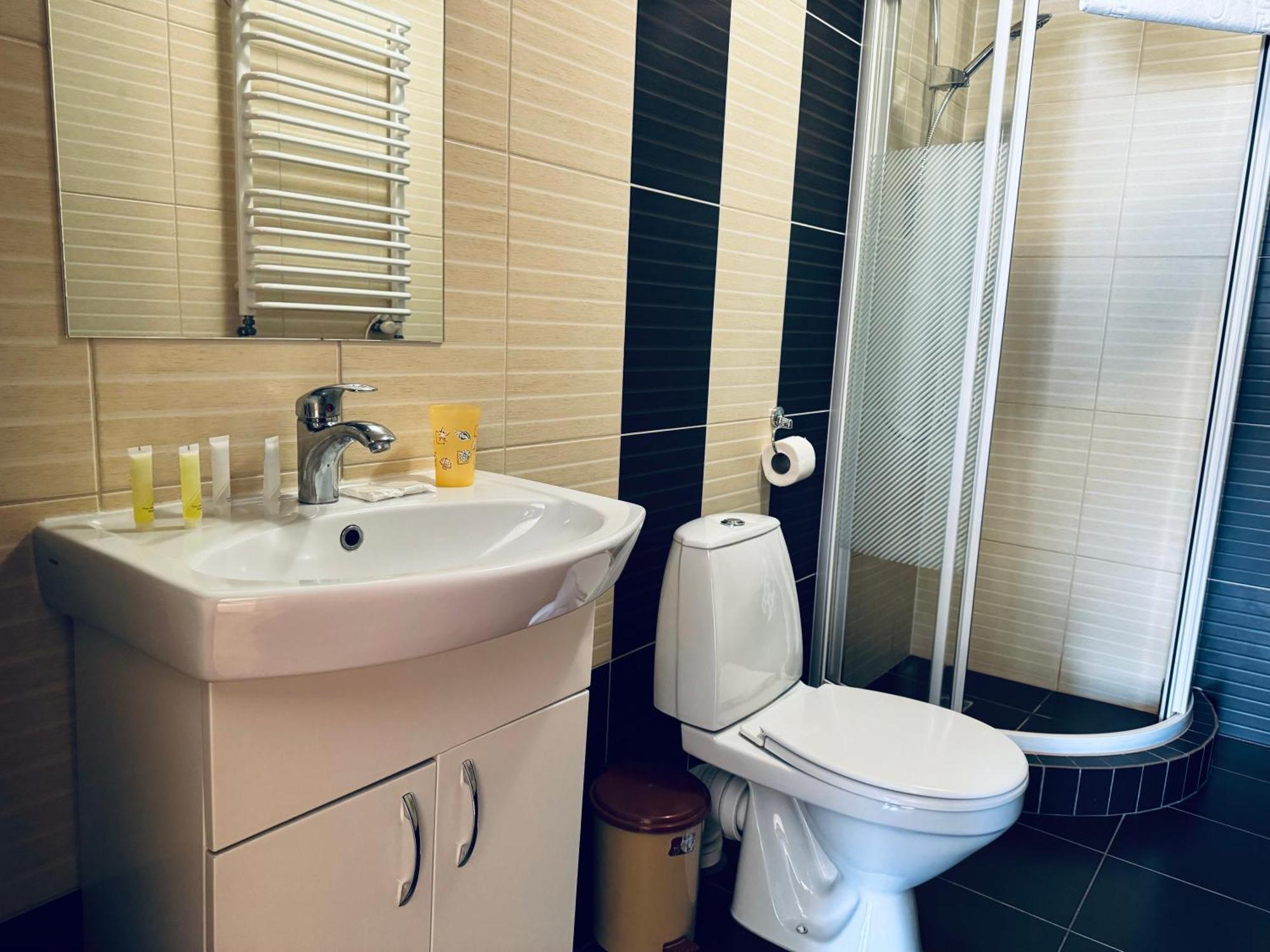 Etna Hotel Lviv Eksteriør billede